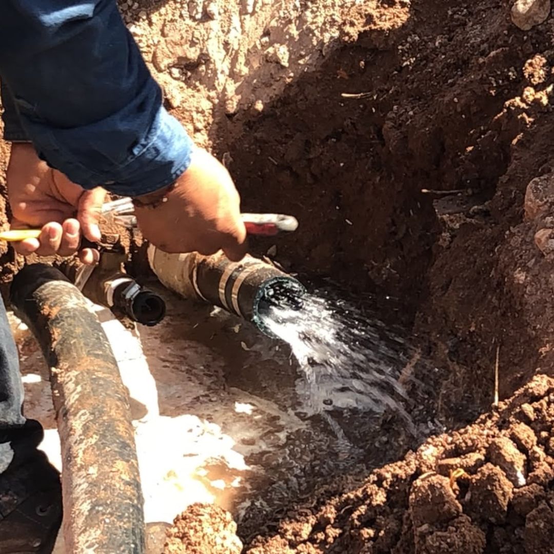 Clausuran tomas clandestinas de agua
